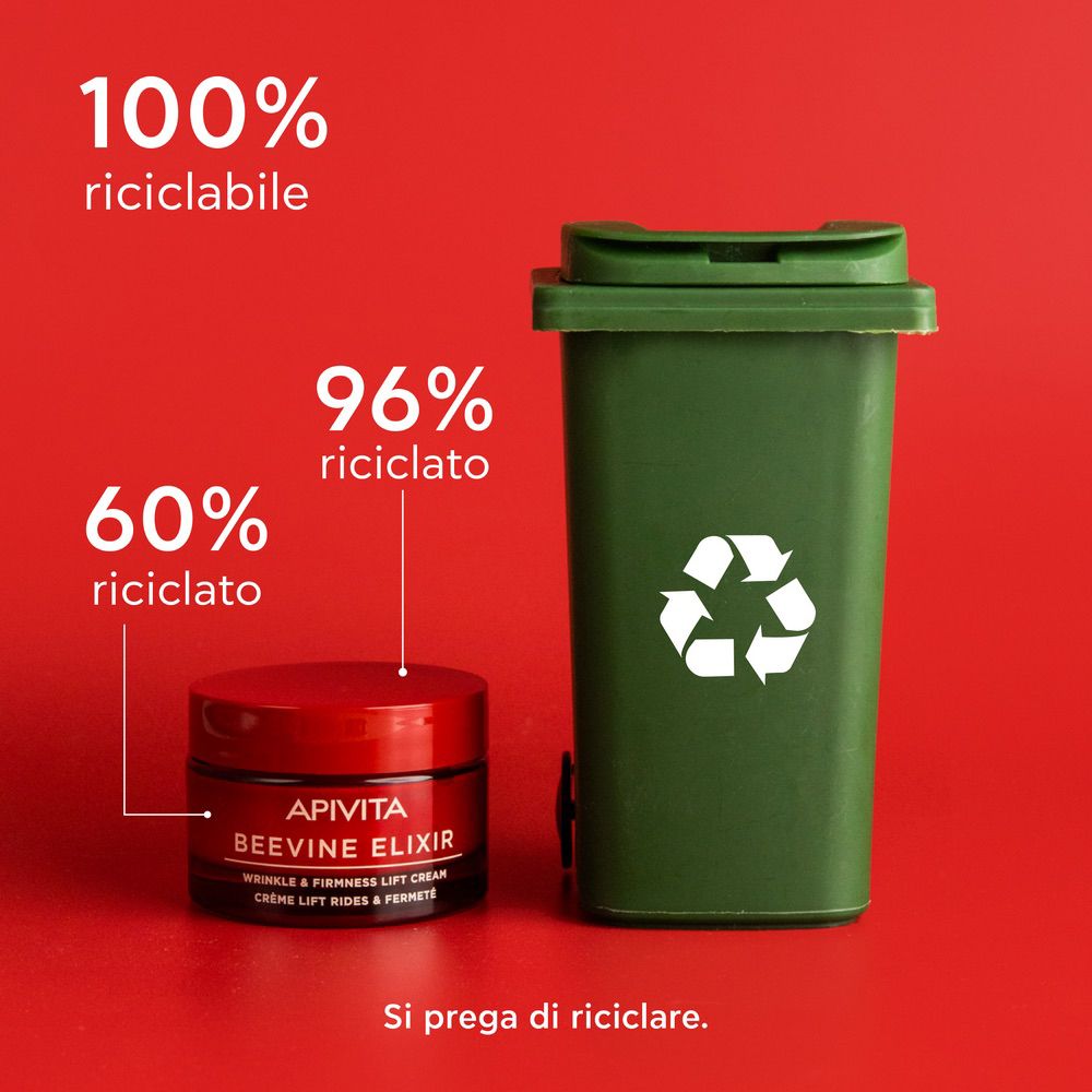 Vaso di crema rosso accanto a un bidone verde. Testo: APIVITA BEEVINE ELIXIR. Testo: WRINKLE & FIRMNESS LIFT CREAM. Crème lift rides & fermeté. 100% riciclabile.
