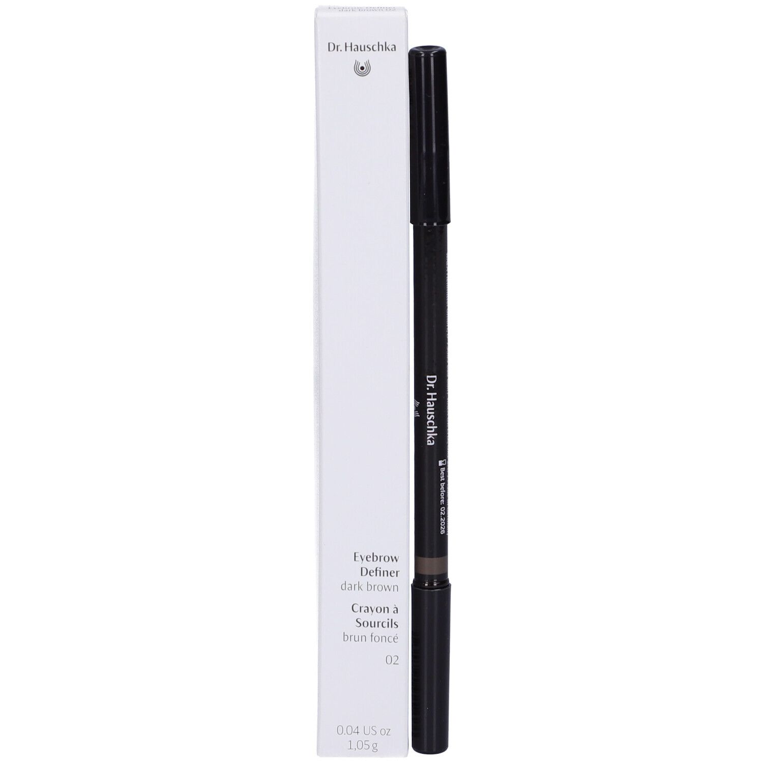 Matita per sopracciglia e confezione. Scatola bianca con matita. Scritta: Eyebrow Definer, dark brown, Crayon à Sourcils, brun foncé, 02.
