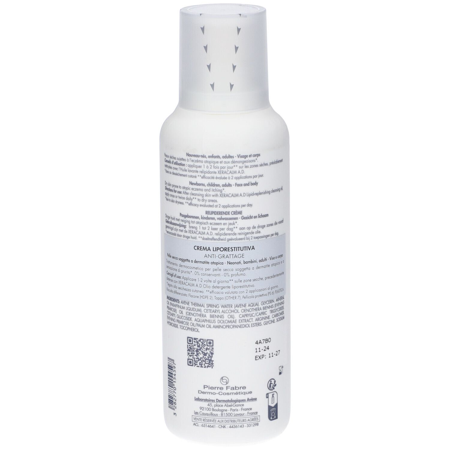 Flacone bianco con testo. Contiene informazioni su XeraCalm A.D Crema Liporestitutiva. QR code e scadenza: 11-27.
