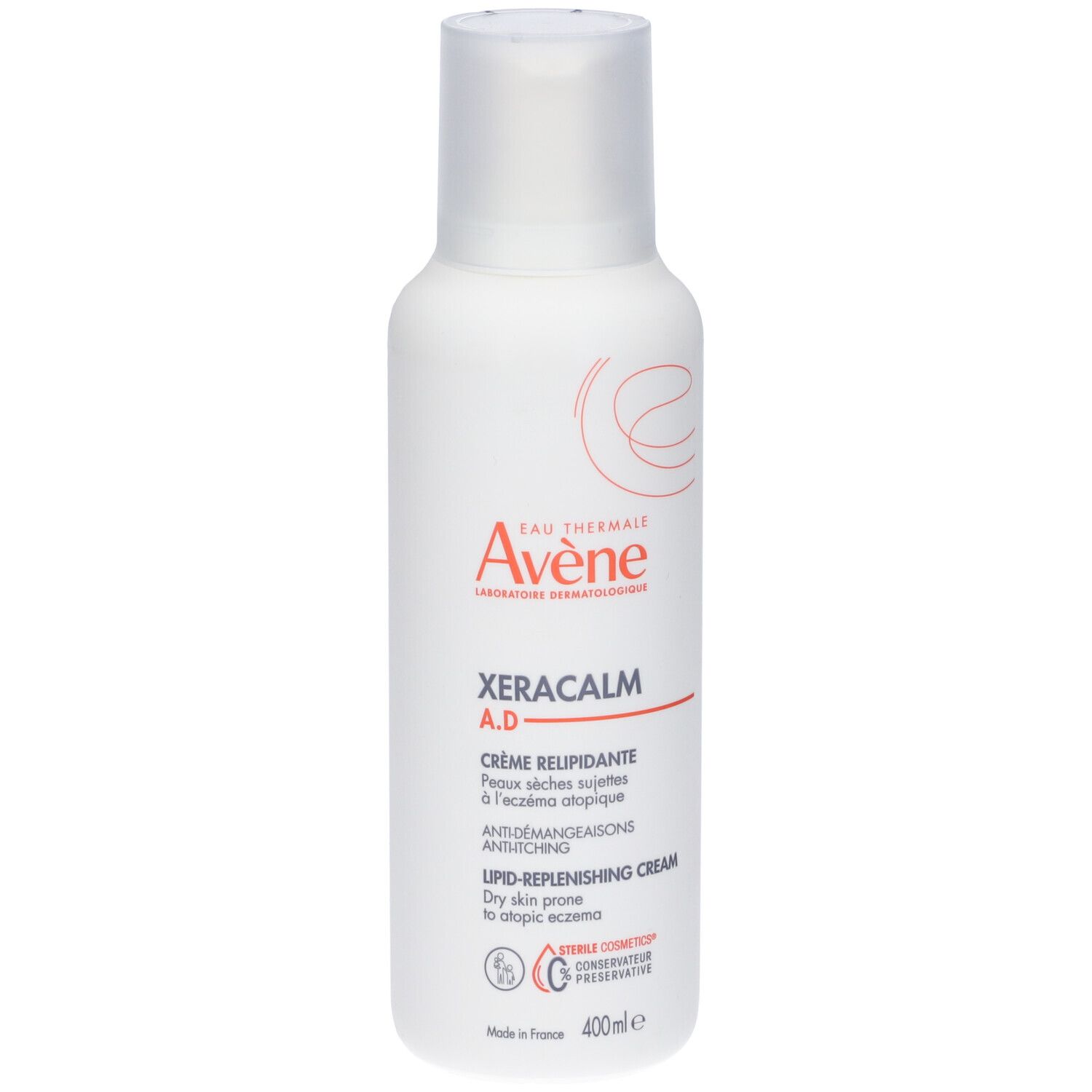 Flacone bianco con testo rosso e nero. Contiene XeraCalm A.D Crema Liporestitutiva. 400ml.