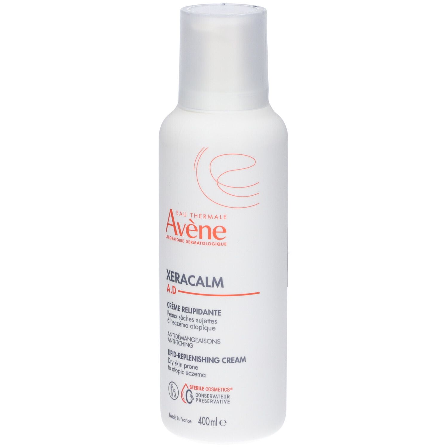 Flacone bianco con testo rosso e nero. Contiene XeraCalm A.D Crema Liporestitutiva. 400ml.
