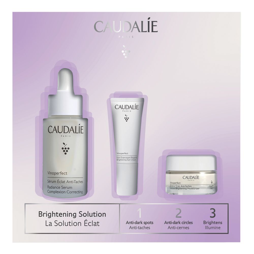 Set CAUDALIE con siero, crema occhi e crema. Confezione bianca. Testo: Brightening Solution. Contiene 3 prodotti per la luminosità.