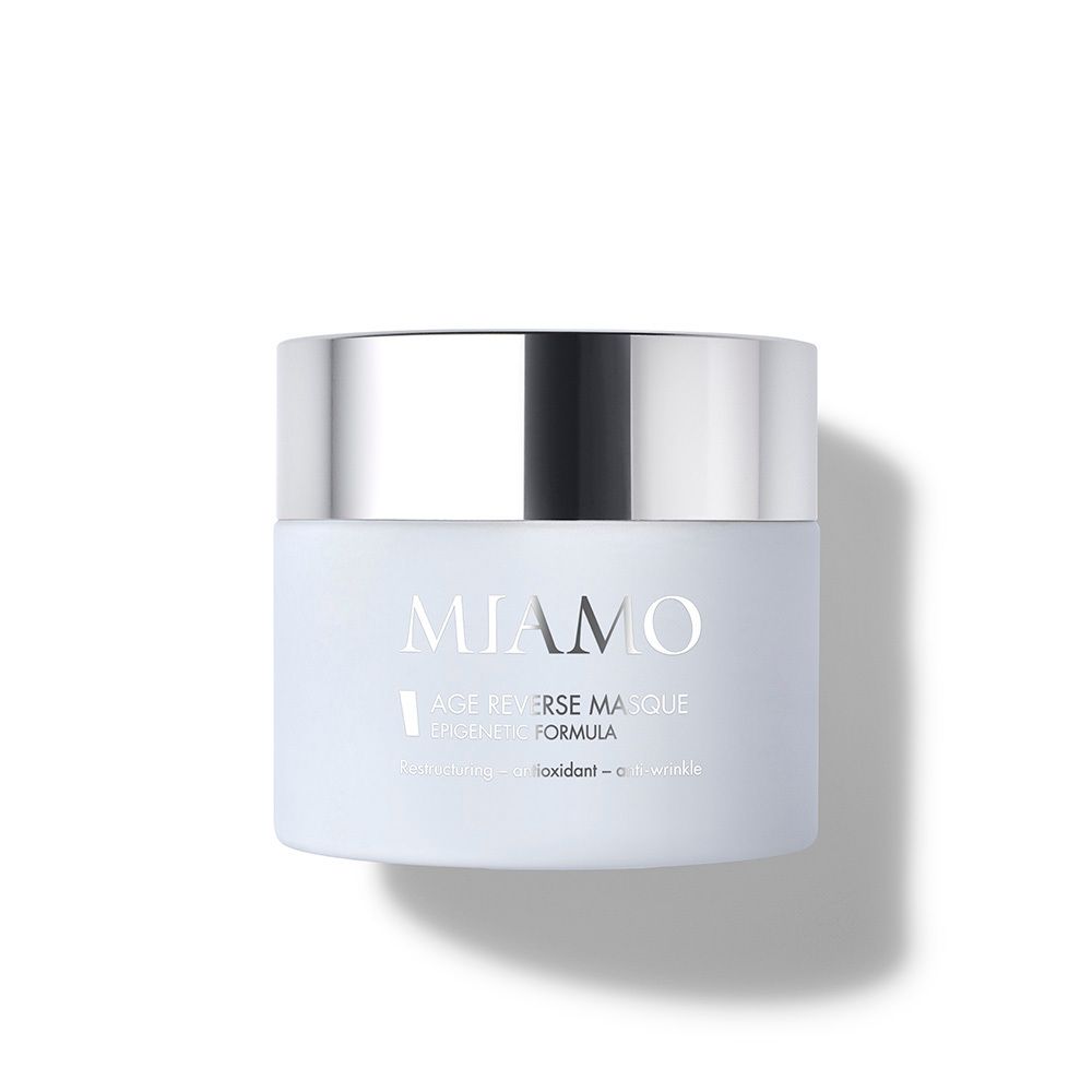 Vaso di crema con coperchio argentato. Scritta: Miamo, Age Reverse Masque. Contenitore bianco.