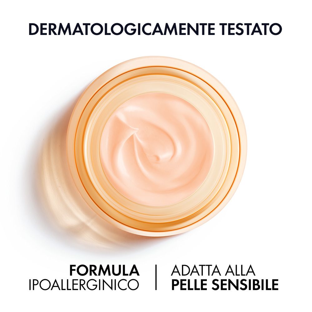 Vista dall'alto del vaso di crema. Testo: Dermatologicamente testato. Formula ipoallergenica, pelle sensibile.