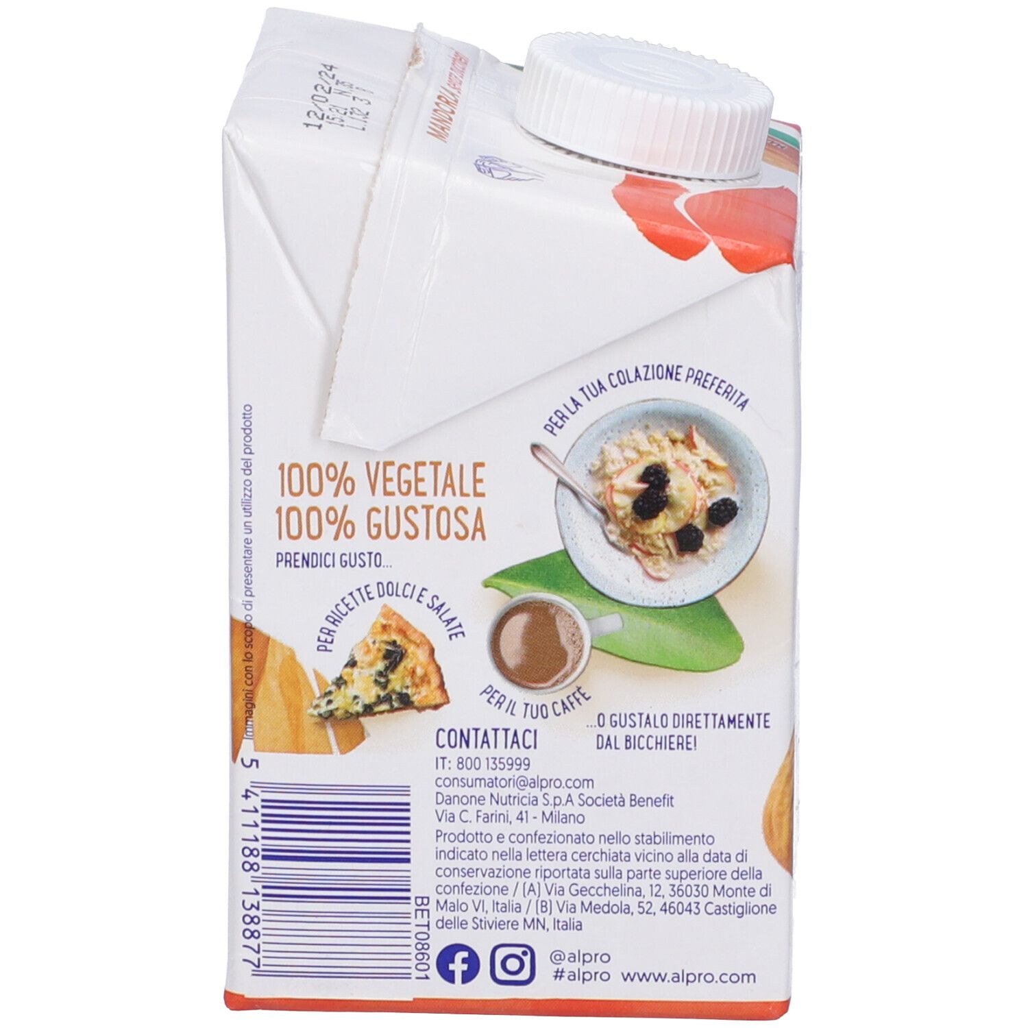 Retro della confezione Alpro Mandorla Senza Zuccheri. Illustrazioni di piatti. Testo: 100% vegetale, 100% gustosa. Contatti.