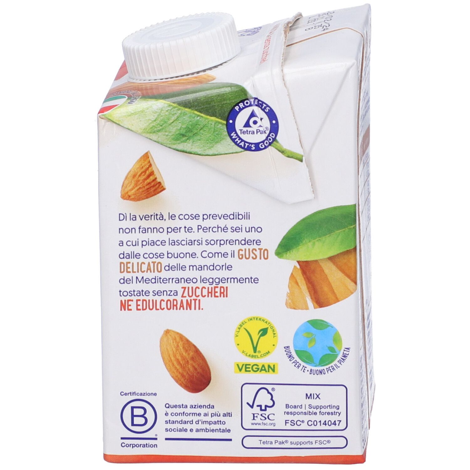 Retro della confezione Alpro Mandorla Senza Zuccheri. Testo: Vegan, certificazione FSC, B Corporation. Immagine di mandorle.