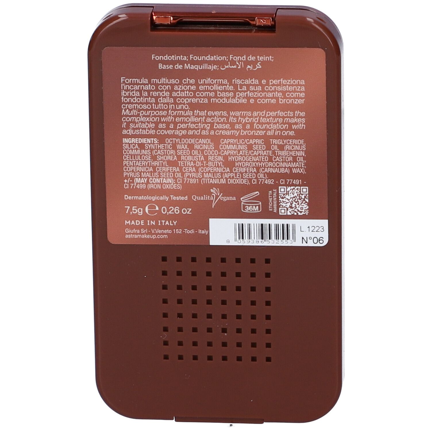 Retro del fondotinta compatto. Testo: Fondotinta, 7,5 g, 0,26 oz, Made in Italy.