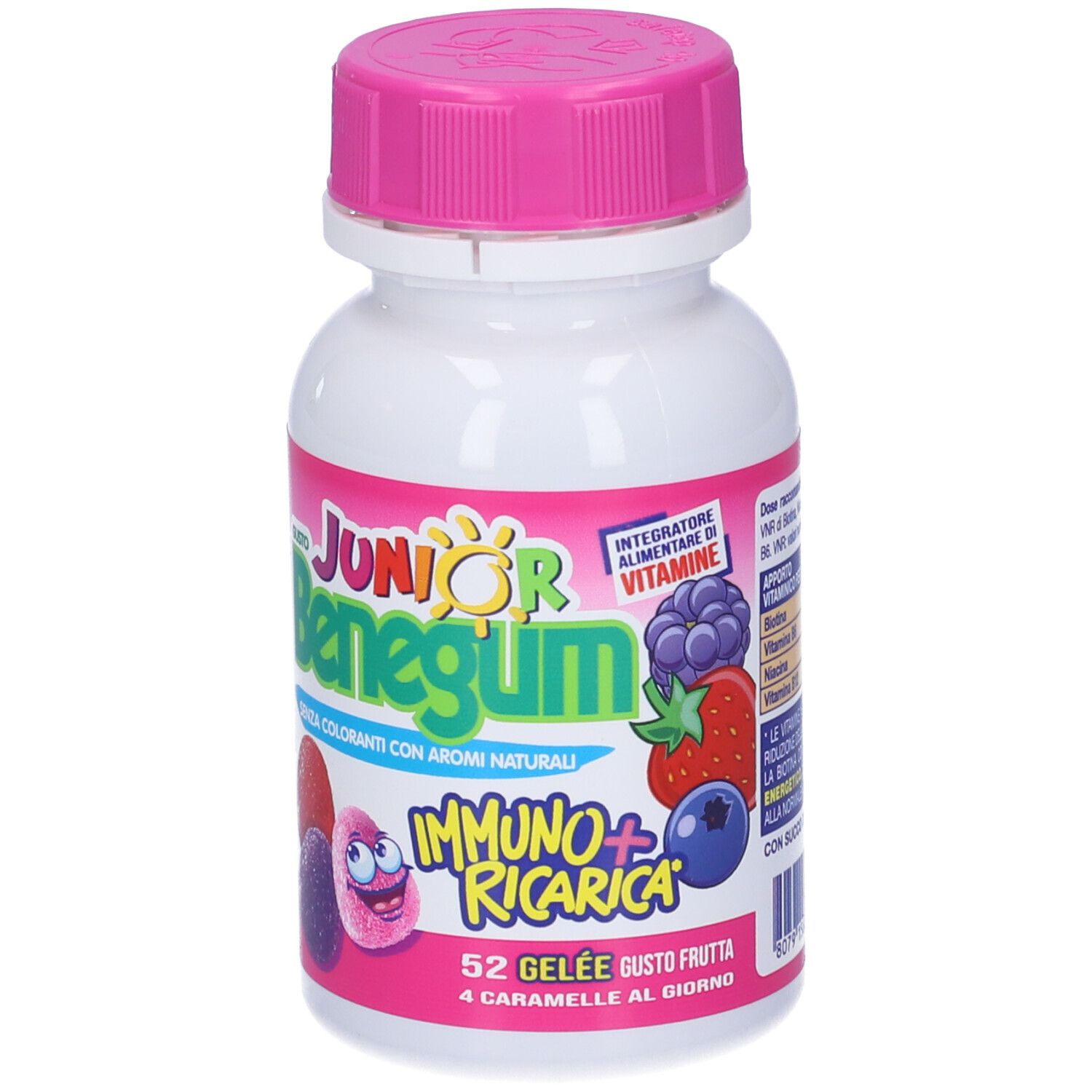 Flacone bianco con tappo rosa. Etichetta con nome del prodotto e illustrazioni di frutta. Testo: Junior Benegum Immuno+Ricarica.