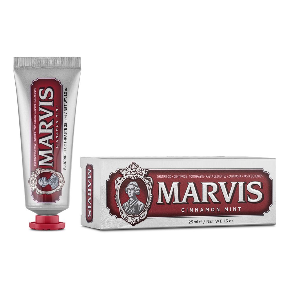 Tubo e scatola di dentifricio Marvis Cinnamon Mint. Tubo argento, scatola rossa e argento. Contenuto 25ml.
