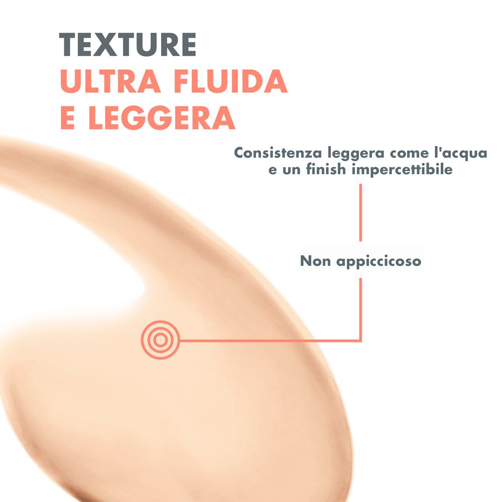 Primo piano di una crema. Texture leggera, non appiccicosa. Consistenza acquosa.