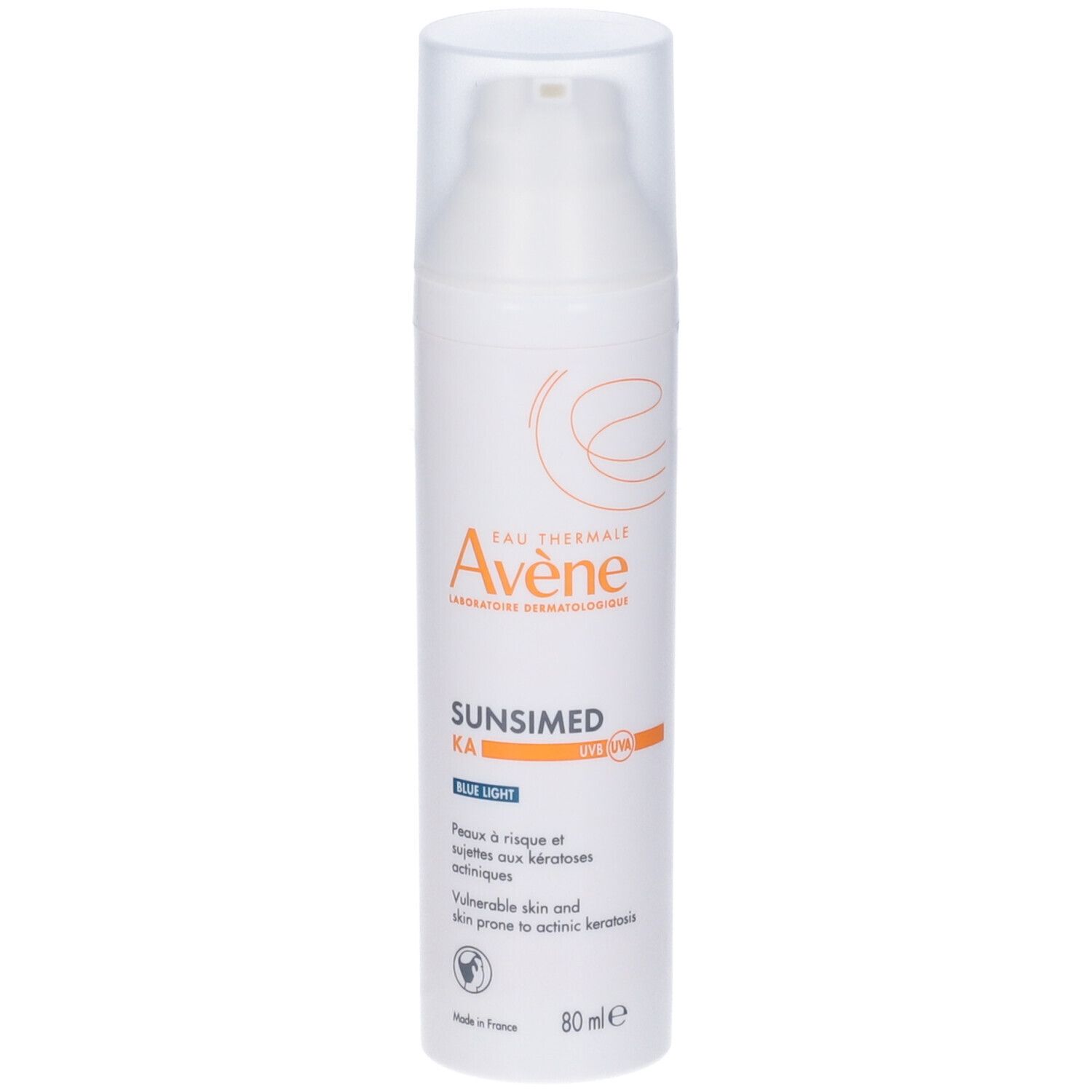 Flacone bianco con dosatore. Scritte: Eau Thermale Avène, SunsiMed KA, Blue Light, 80 ml.