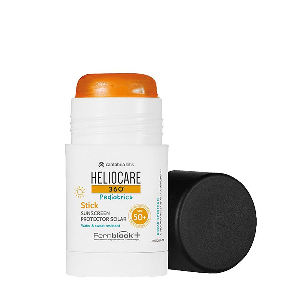 Stick solare con punta arancione e tappo nero. Scritta: HELIOCARE 360° Pediatrics, SPF 50+.