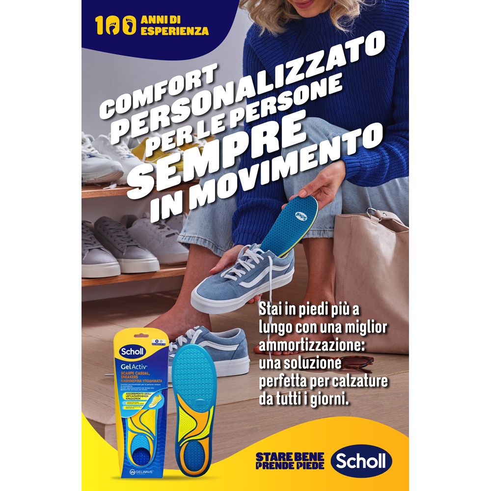 Persona mostra soletta Scholl GelActiv in scarpa. Testo: Comfort per persone in movimento.