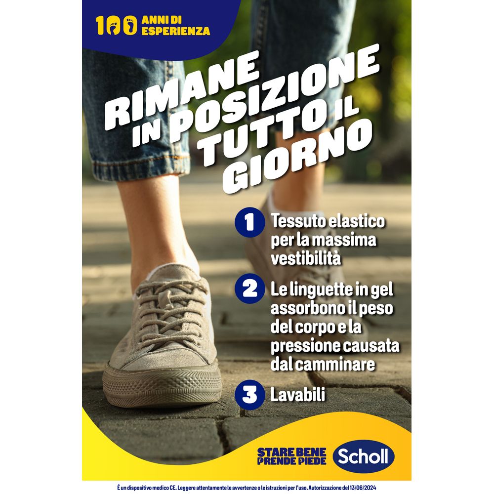 Immagine pubblicitaria con piedi in scarpe. Testo: Rimane in posizione tutto il giorno. 3 vantaggi. Logo Scholl. Scarpe e cerotti.