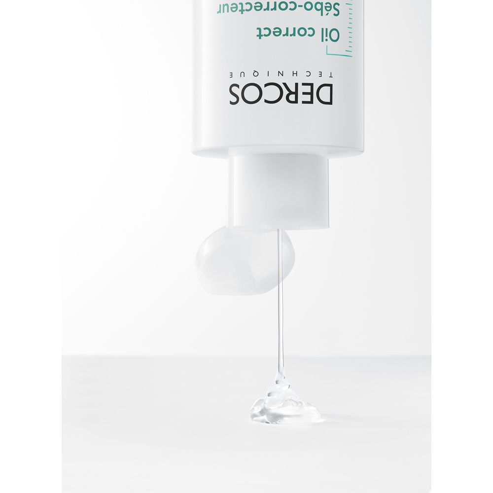 Dünnflüssiges, klares Gel tropft aus einer weißen Tube mit der Aufschrift "DERCOS TECHNIQUE Oil correct".
