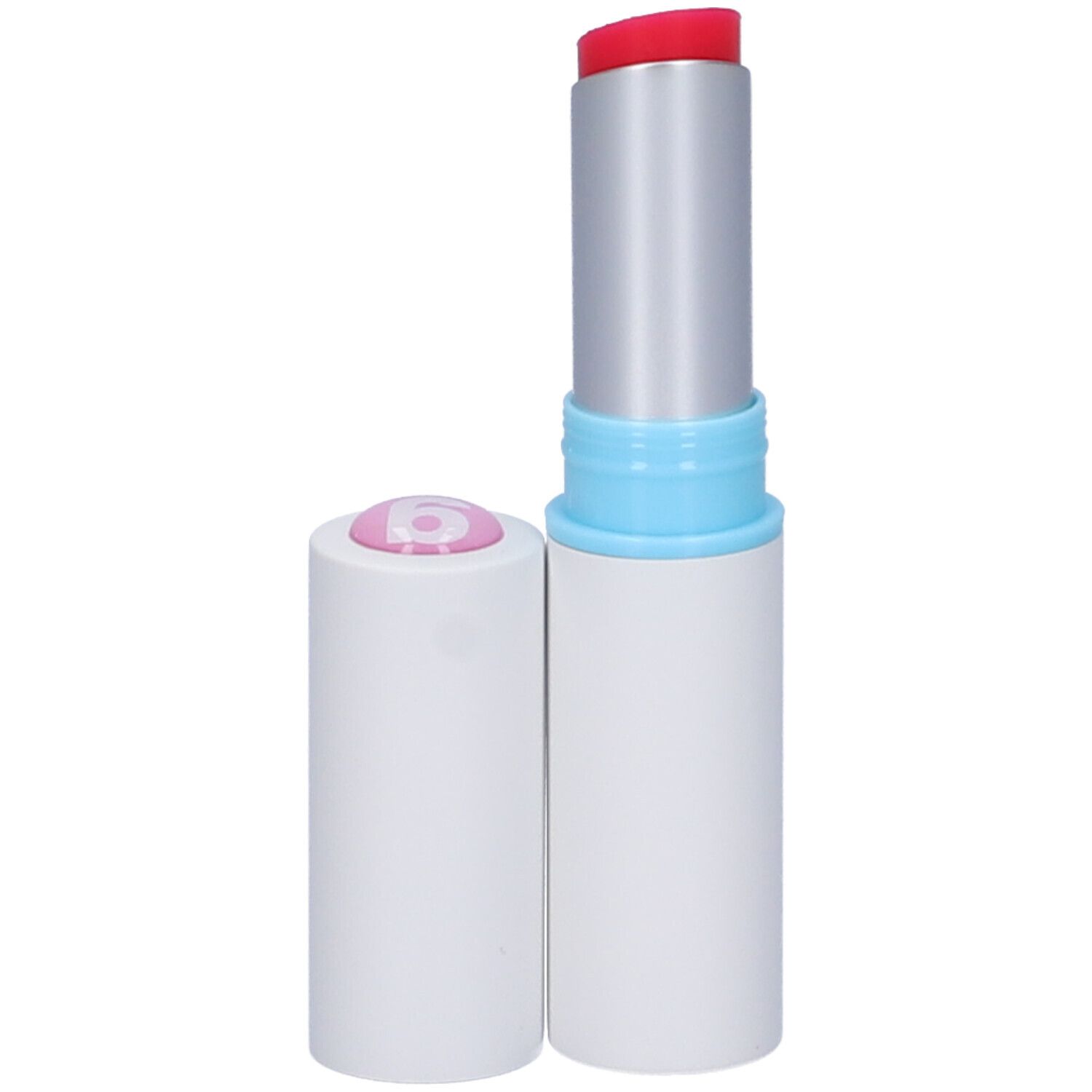 Balsamo labbra rosso, tubo argento, corpo bianco con accento blu. Tappo accanto.