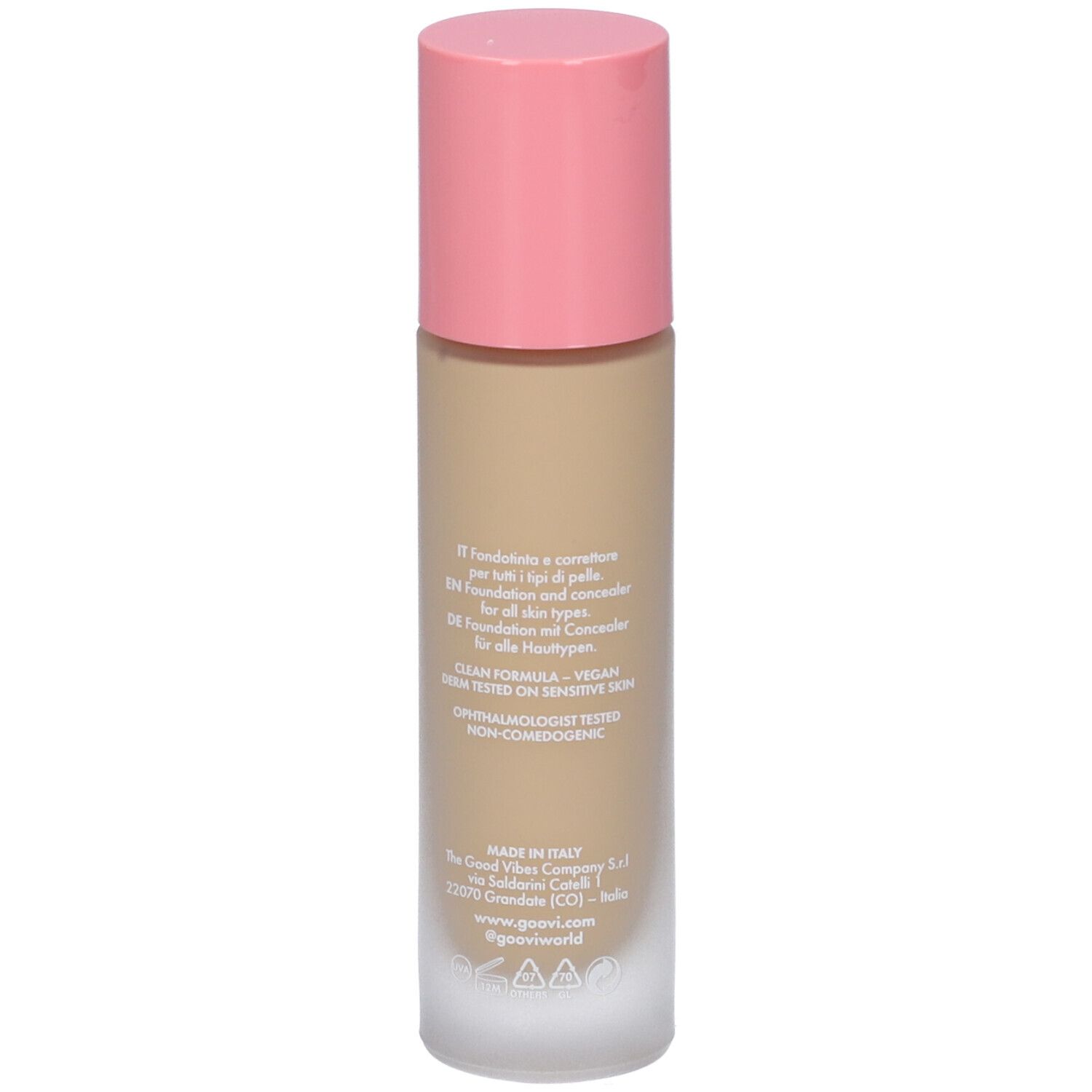 Flacone fondotinta e correttore Goovi, tonalità sabbia, tappo rosa. Testo retro: ingredienti, informazioni produttore.