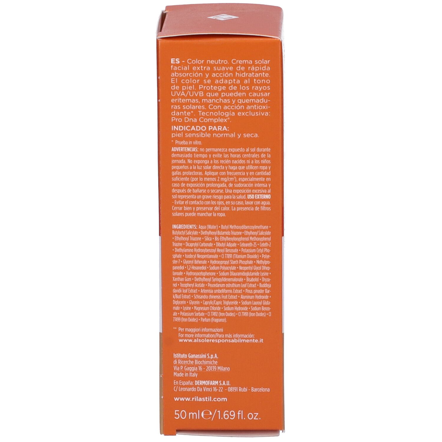 Sonnencreme-Verpackung, Rückseite. Text in verschiedenen Sprachen, u.a. zur Anwendung.