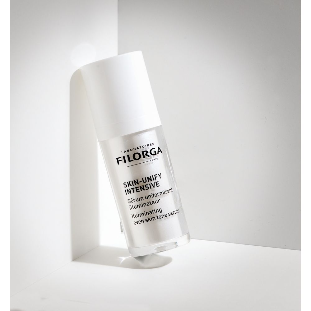 Siero Skin-Unify Intensive in flacone bianco. Scritte: Filorga, Skin-Unify Intensive, Serum uniformisant.