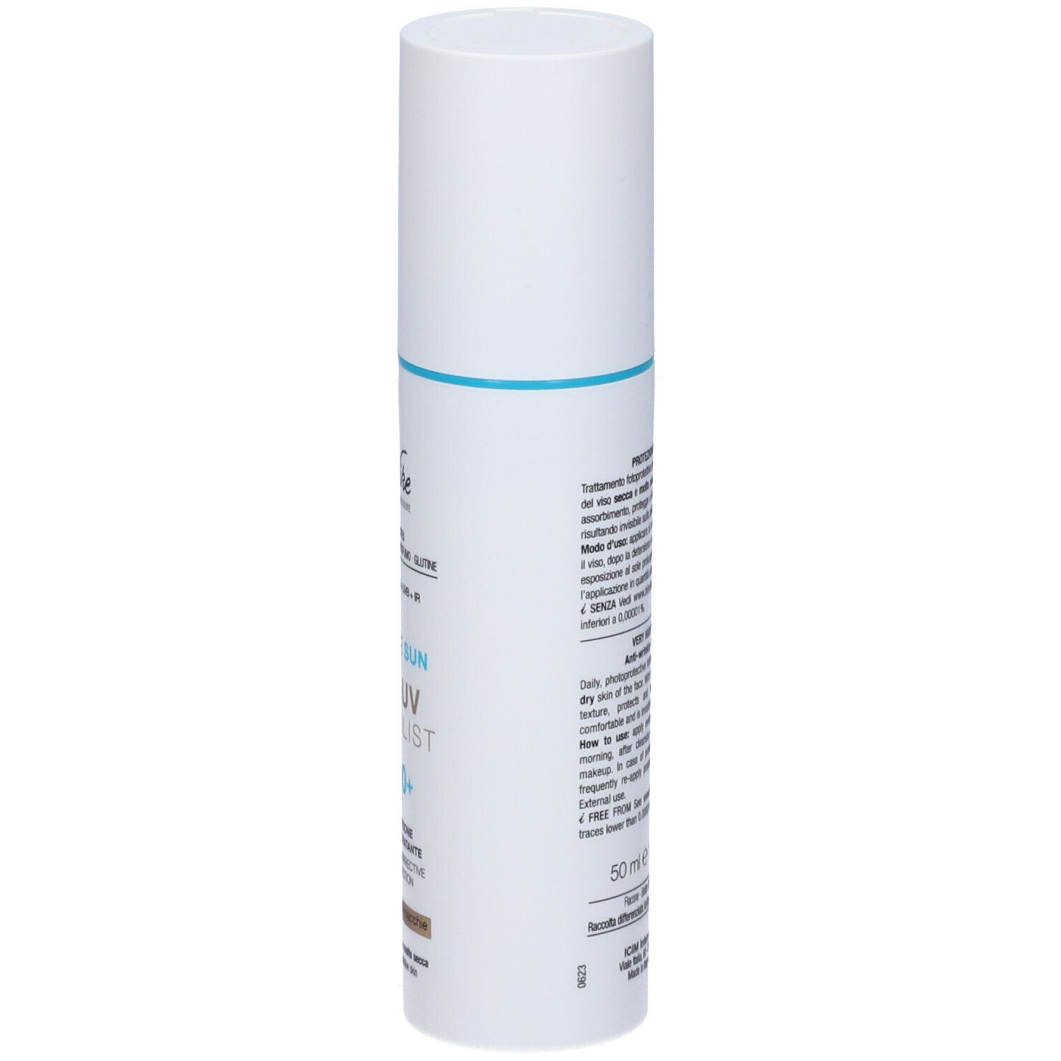 Flacone bianco con testo. Testo: BioNike, Defence Sun Age-UV Specialist SPF 50+. 50 ml.