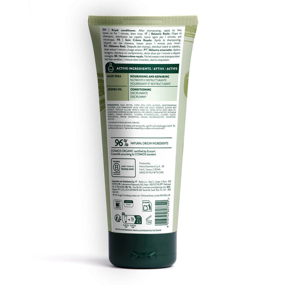 Tube mit Haarpflegeprodukten, Rückseite mit Inhaltsstoffen und Zertifizierungen.