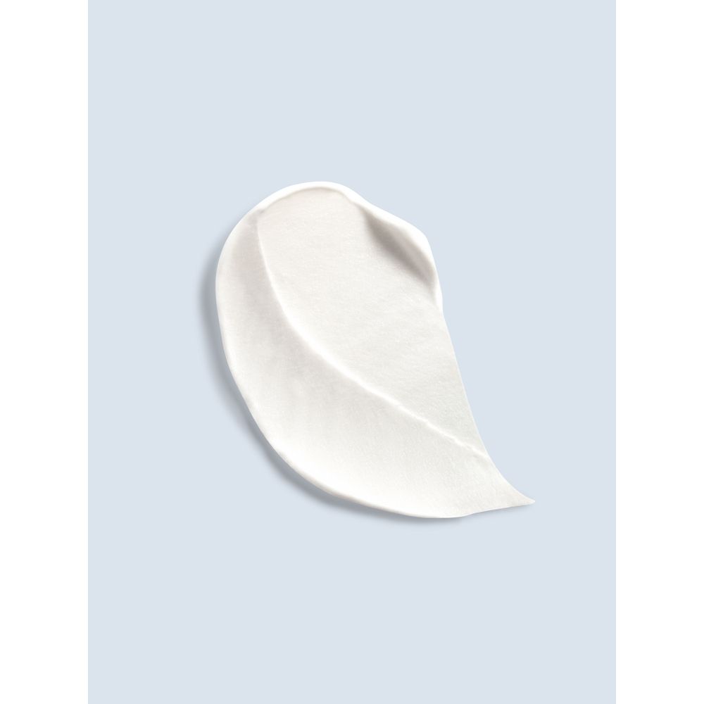 Macchia di crema bianca su sfondo azzurro chiaro. Consistenza visibile.