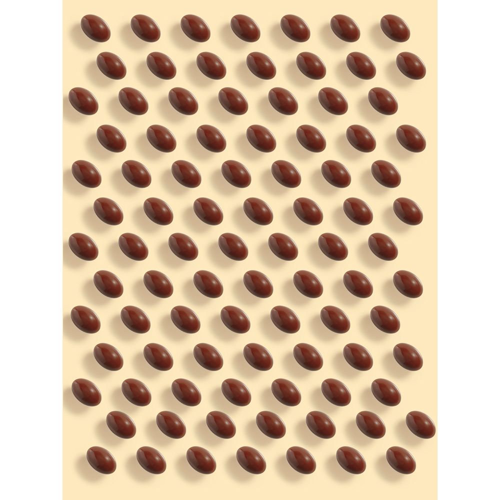 Molte capsule ovali marroni su sfondo beige. Nessun imballaggio visibile.