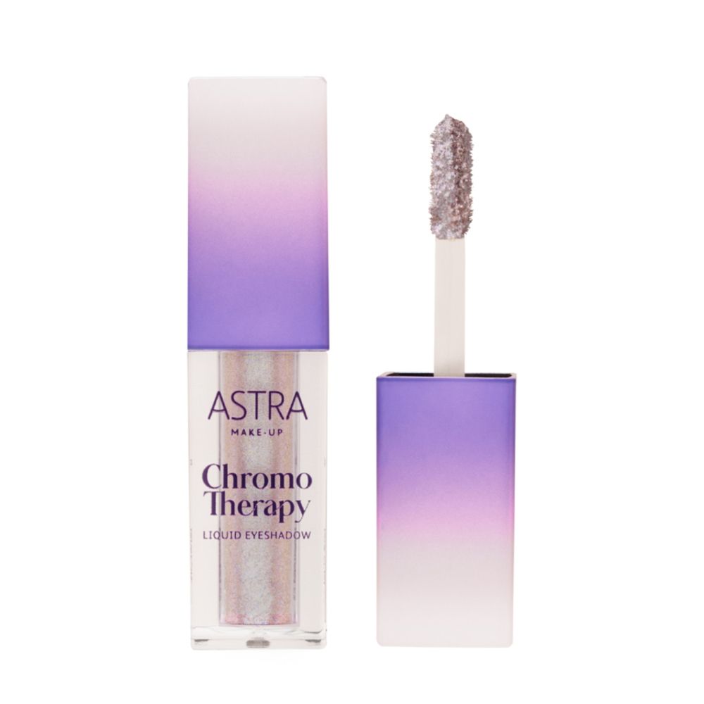 Ombretto liquido con applicatore. Marchio ASTRA Make-Up, nome prodotto Chromo Therapy, tonalità 06. Flacone con tappo lilla-bianco.
