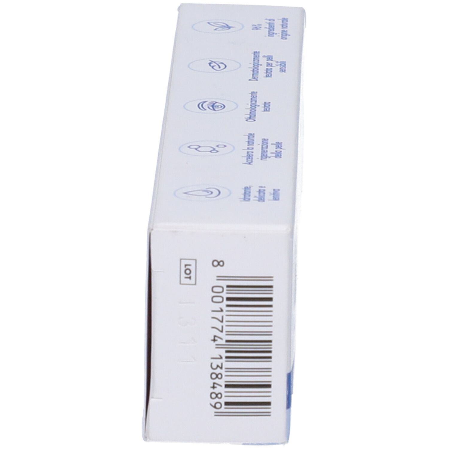 Seitenansicht einer weißen Produktverpackung. Barcode und Symbole sind sichtbar.