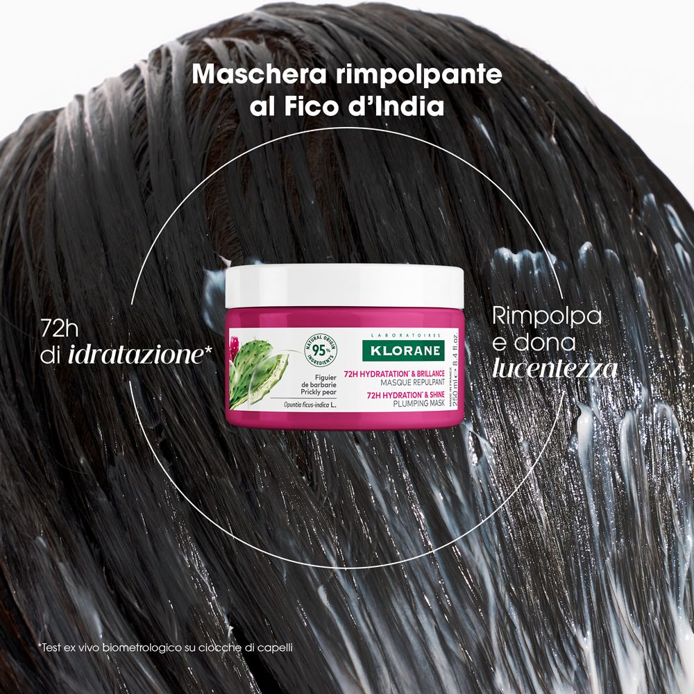 Prodotto applicato sui capelli. Barattolo sullo sfondo. Testo: 72h di idratazione, Maschera rimpolpante al Fico d'India.
