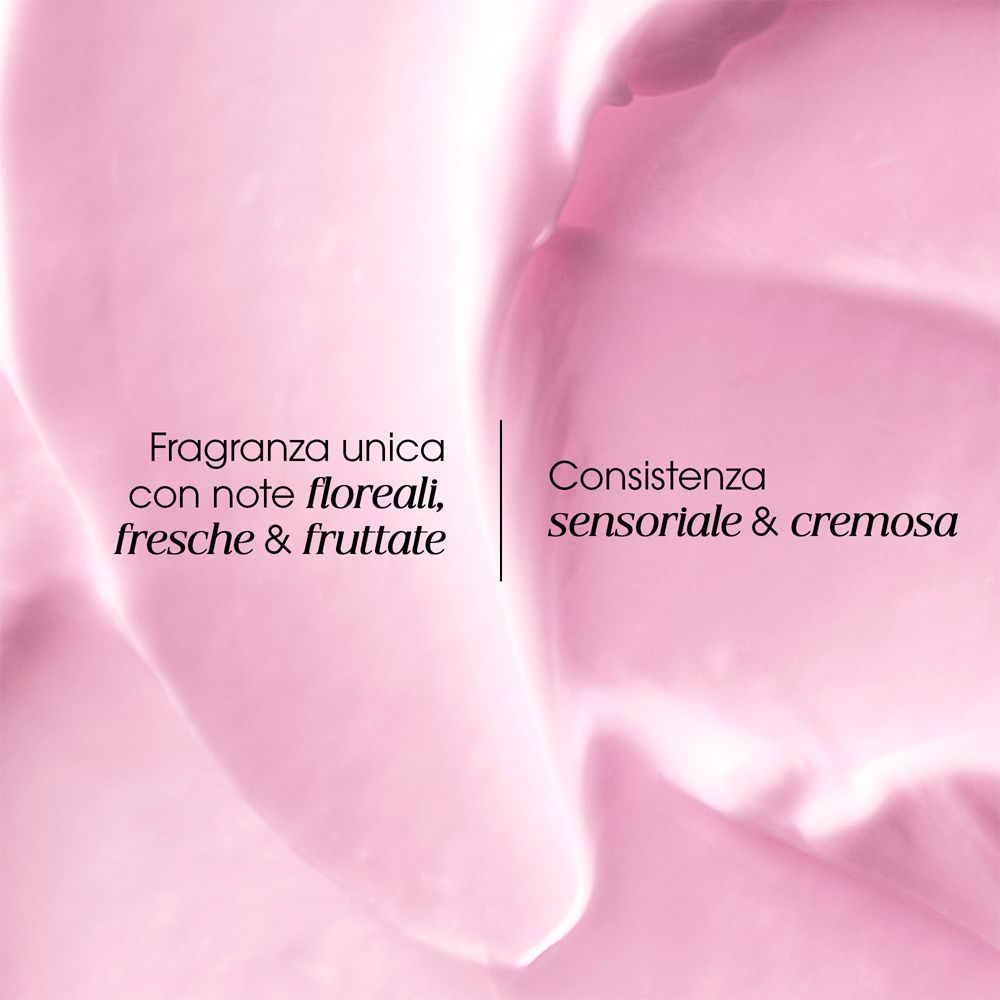 Primo piano di una crema rosa. Testo: Note fresche & fruttate, consistenza sensoriale & cremosa.