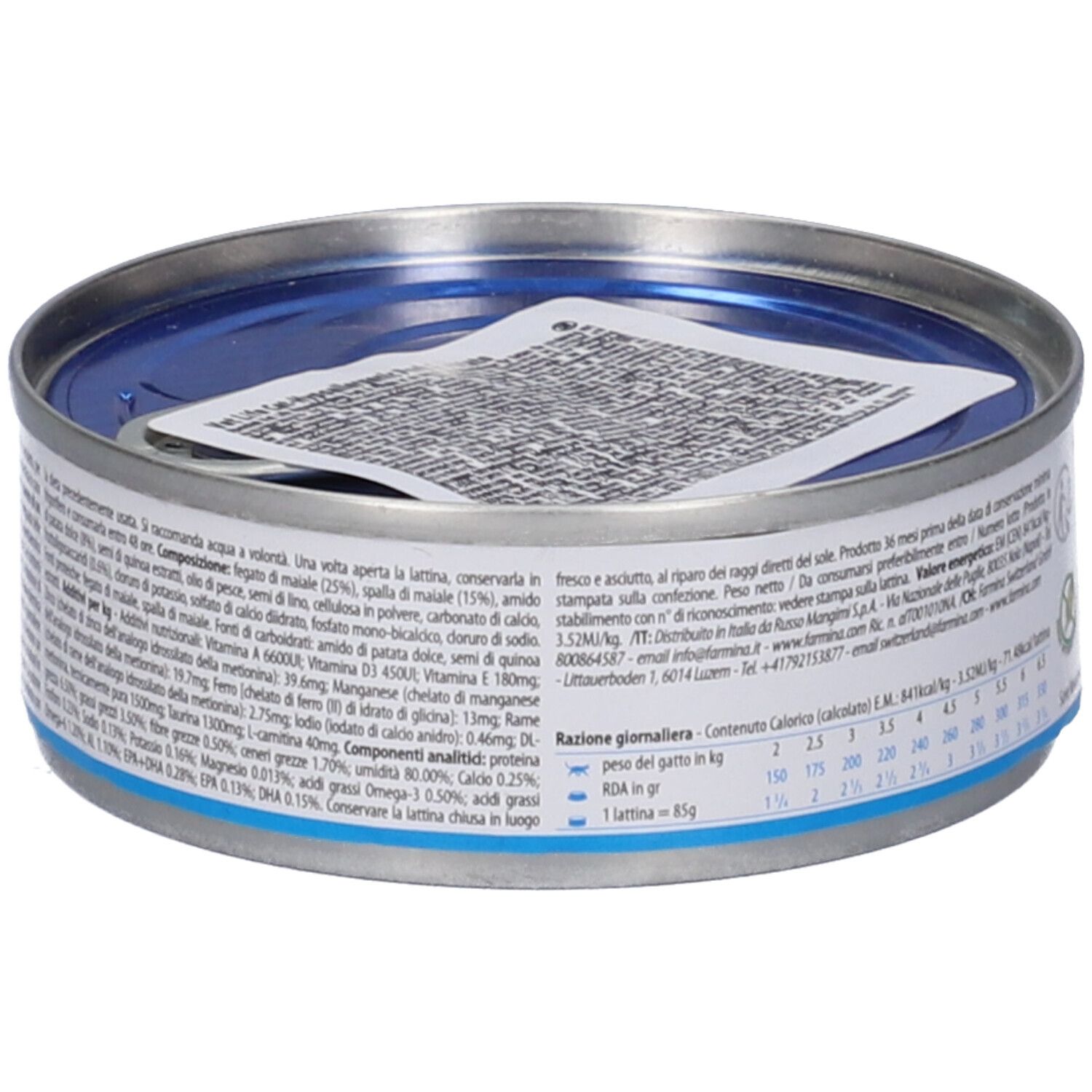 Runde Metall-Dose mit blauem Deckel. Detailansicht der Rückseite mit Text und Tabellen. 85g.