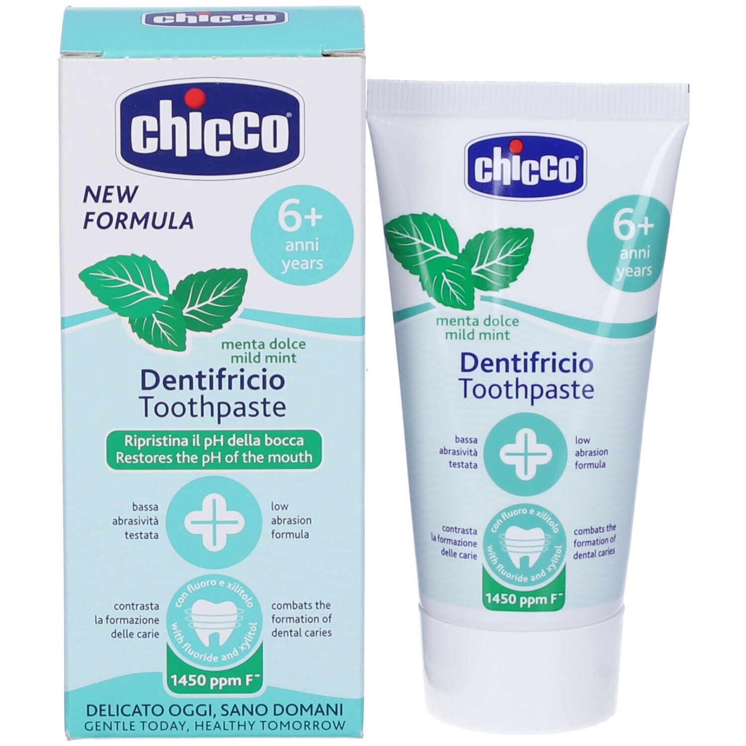 Zahnpasta-Tube und Schachtel. Beide zeigen das Chicco-Logo, Minzblätter und die Aufschrift 'Dentifricio Toothpaste'.