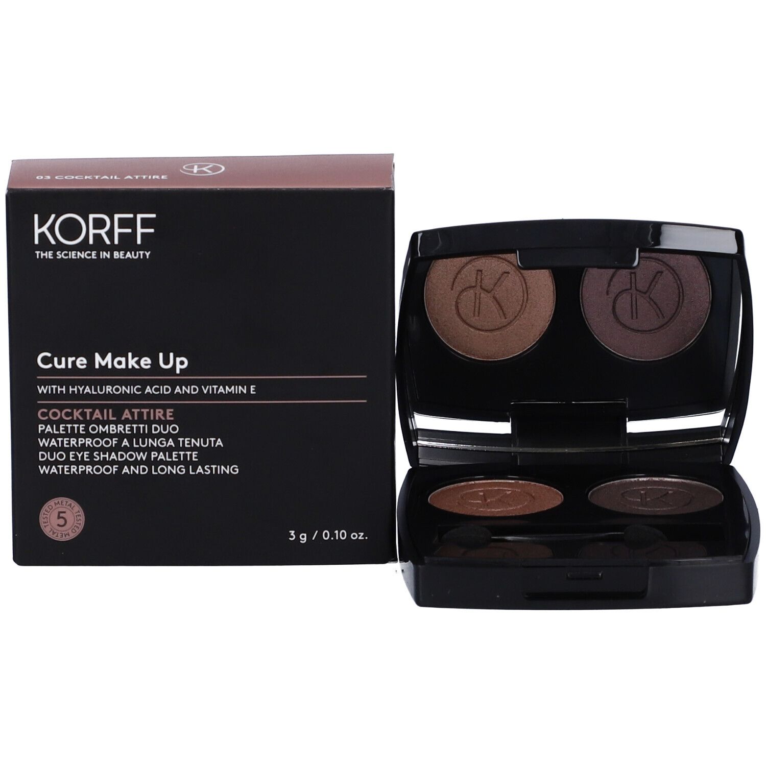 Korff Cocktail Attire Palette Ombretti Duo. Confezione nera con prodotto e testo. 3g/0.10 oz.