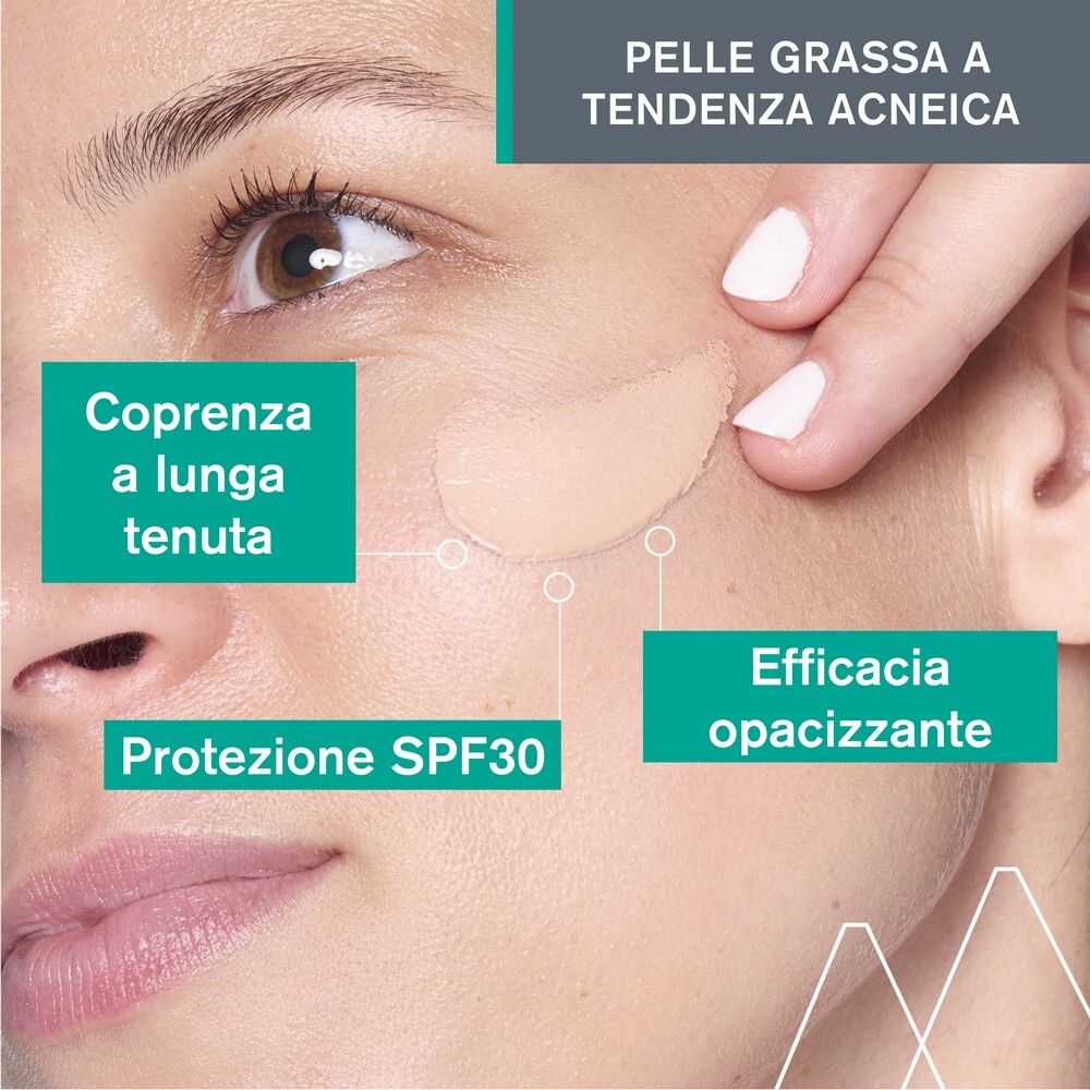 Viso con trattamento colorato applicato. Testo: Protezione SPF30, coprenza lunga durata, effetto opacizzante. Pelle acneica.