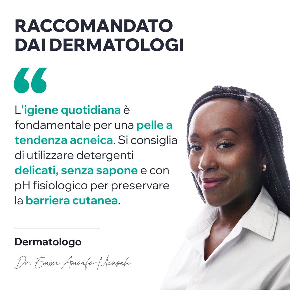 Eine Frau lächelt. Text: RACCOMANDATO DAI DERMATOLOGI. L'igiene quotidiana è fondamentale per una pelle a tendenza acneica.