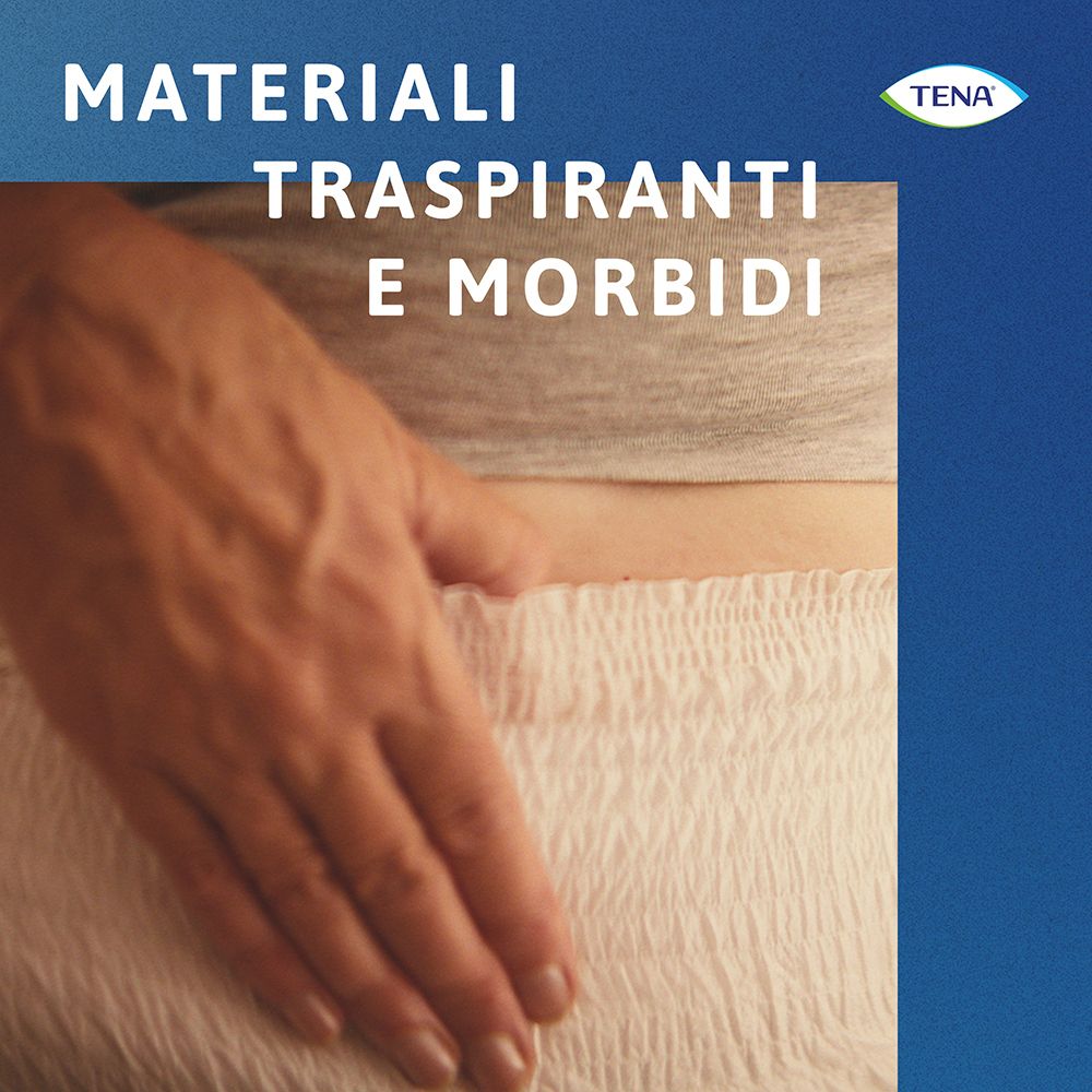 Nahaufnahme einer Person, die TENA Pants trägt. Text: Atmungsaktive und weiche Materialien.