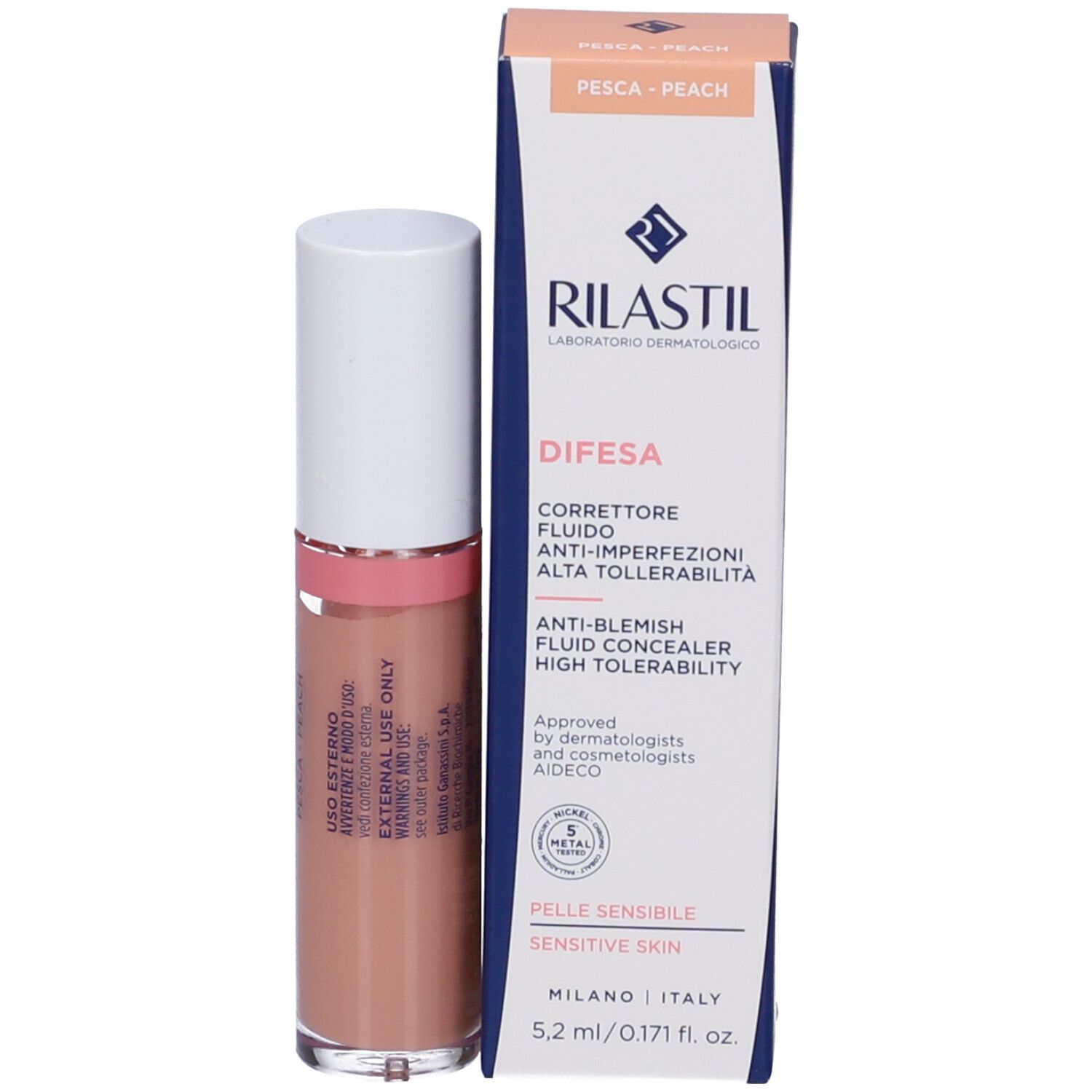 Rilastil Difesa Correttore Fluido Anti Imperfezioni. Peach-farbener Concealer und Verpackung. Text: Difesa, Corrector Fluido.