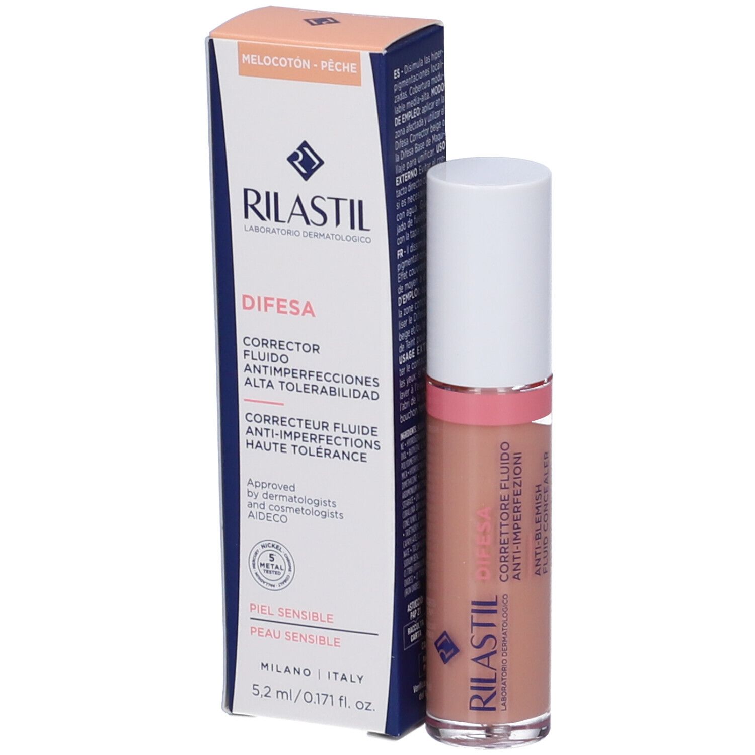 Rilastil Difesa Correttore Fluido Anti Imperfezioni. Peach-farbener Concealer und Verpackung. Text: Difesa, Corrector Fluido.