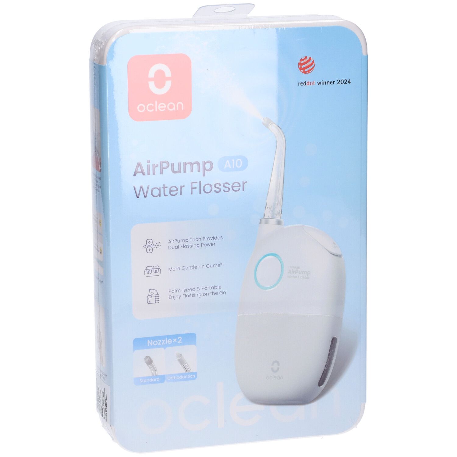 Oclean AirPump A10 Munddusche in Verpackung. Weißes Gerät mit Düse, blaue Akzente. Roter Red Dot Winner 2024 Aufkleber. Oclean Logo.