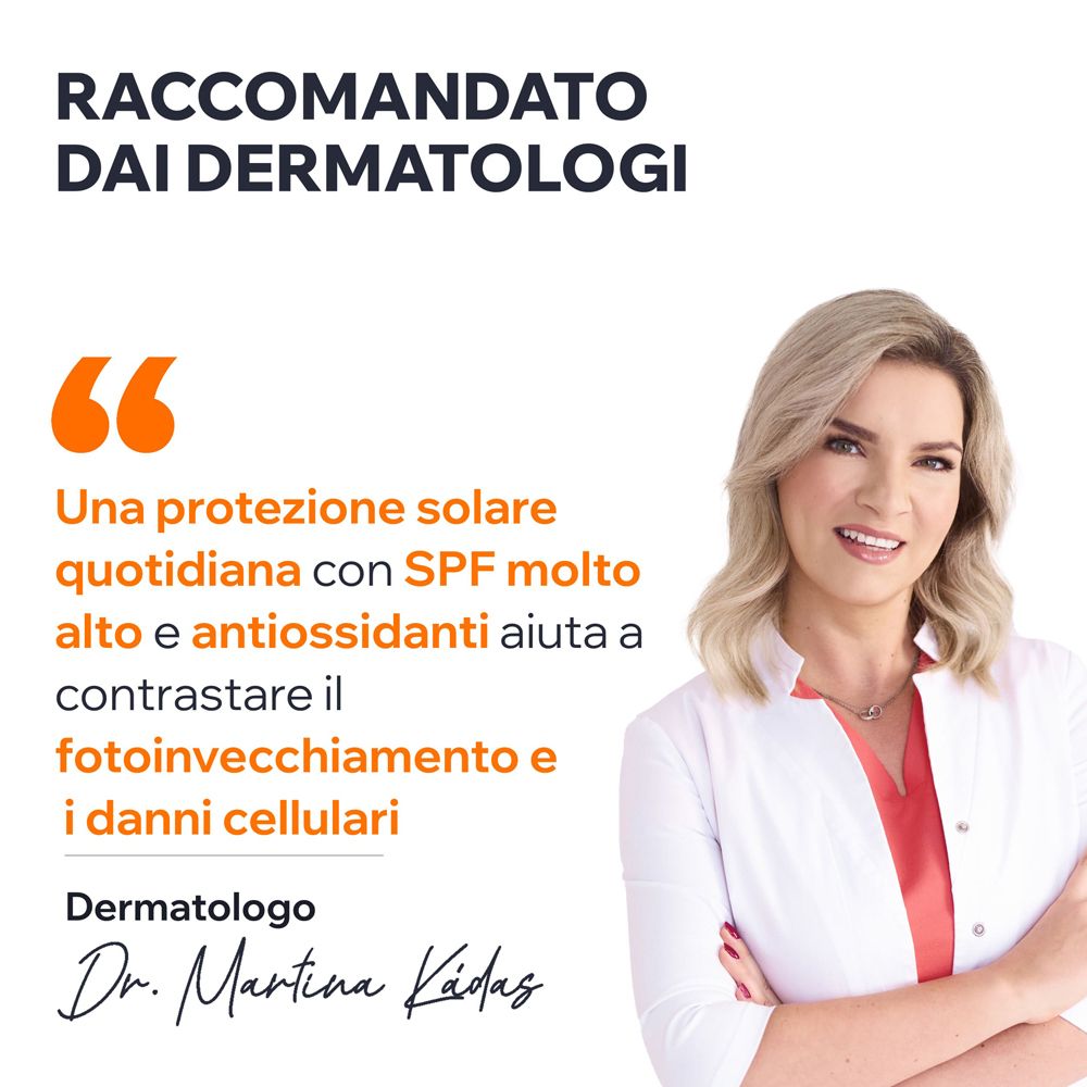 Donna in camice bianco. Citazione: Protezione con SPF alto e antiossidanti aiuta a prevenire il foto-invecchiamento.