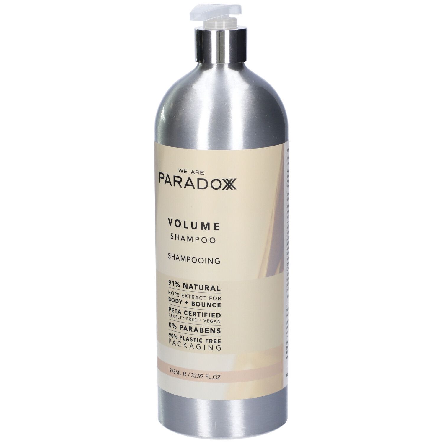 Flacone di shampoo argento con dosatore. Scritta: We Are Paradox Volume Shampoo. Contiene il 91% di ingredienti naturali, certificato PETA.