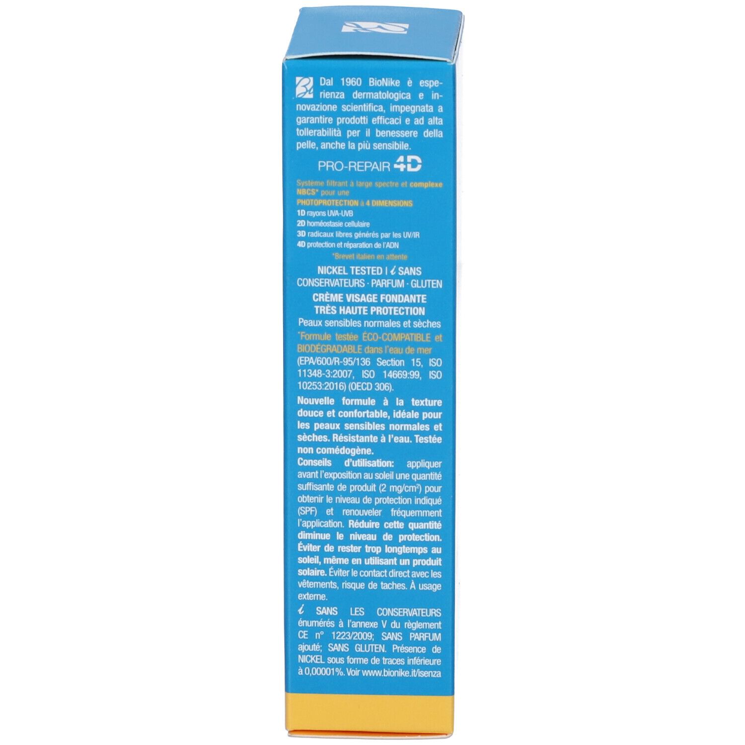Seite der blauen Schachtel. Text in mehreren Sprachen. Enthält Informationen zum Produkt.