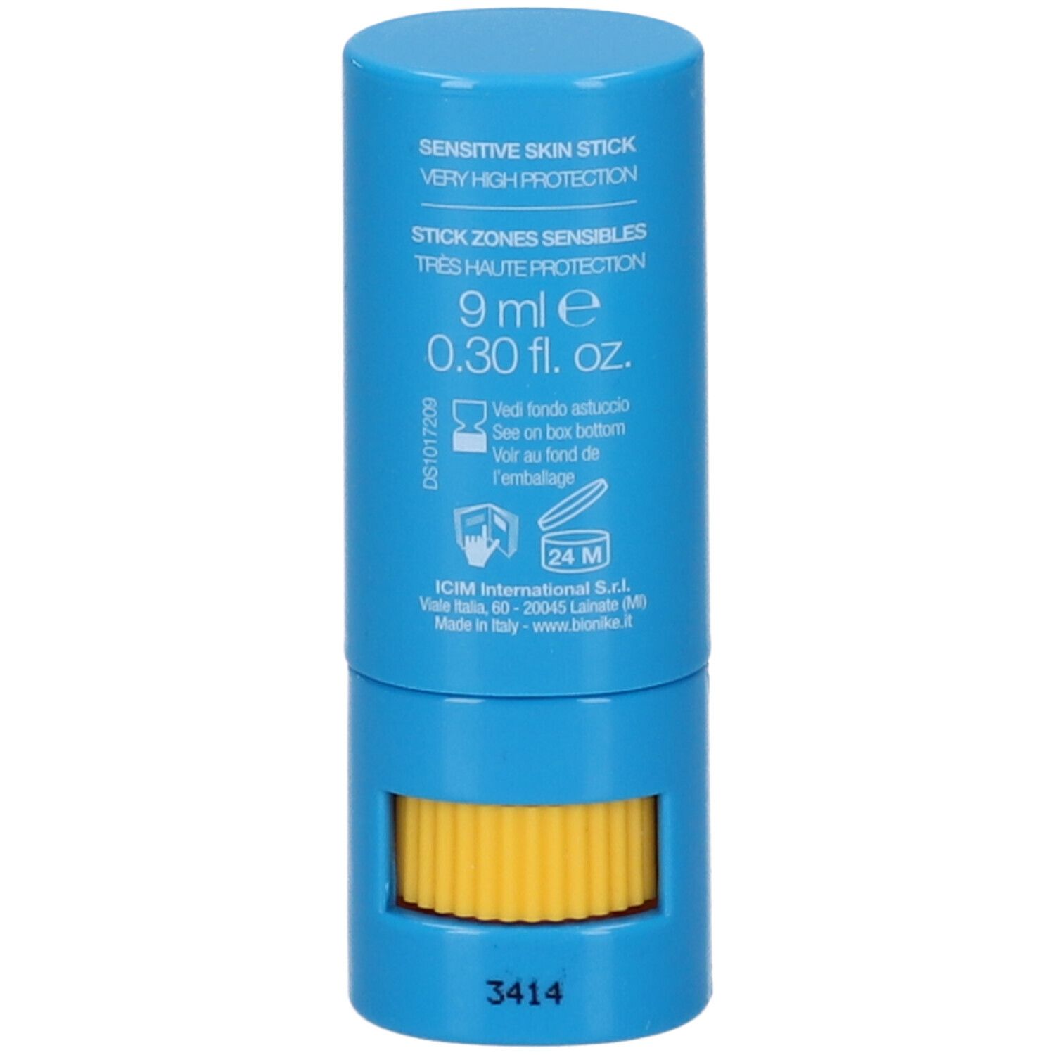 Blauer Sonnenschutz-Stick mit gelbem Drehmechanismus. Aufschrift: Sensitive Skin Stick, 9 ml, 0.30 fl. oz.