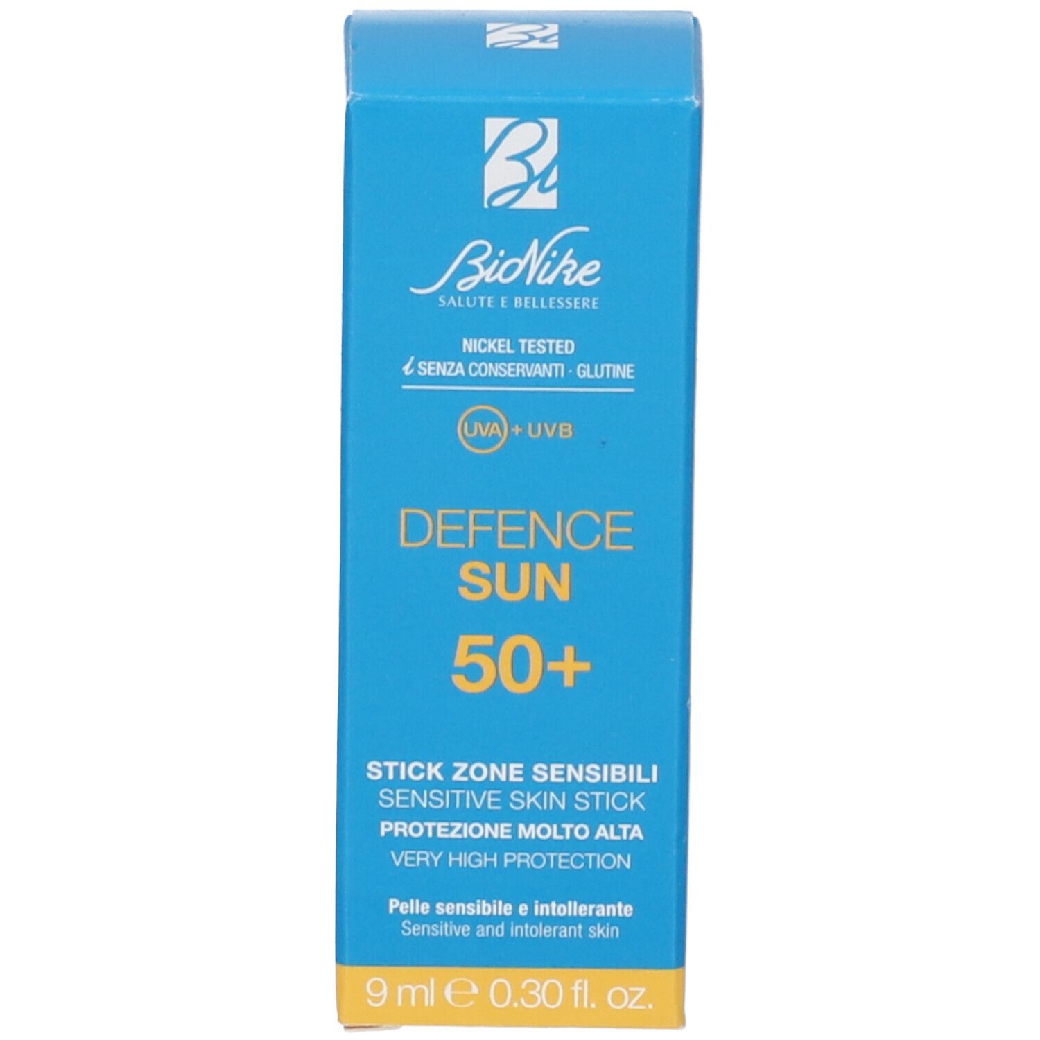 Blaue Verpackung mit Aufschrift: Defence Sun 50+ Stick Zone Sensibili. Enthält 9 ml, 0.30 fl. oz.