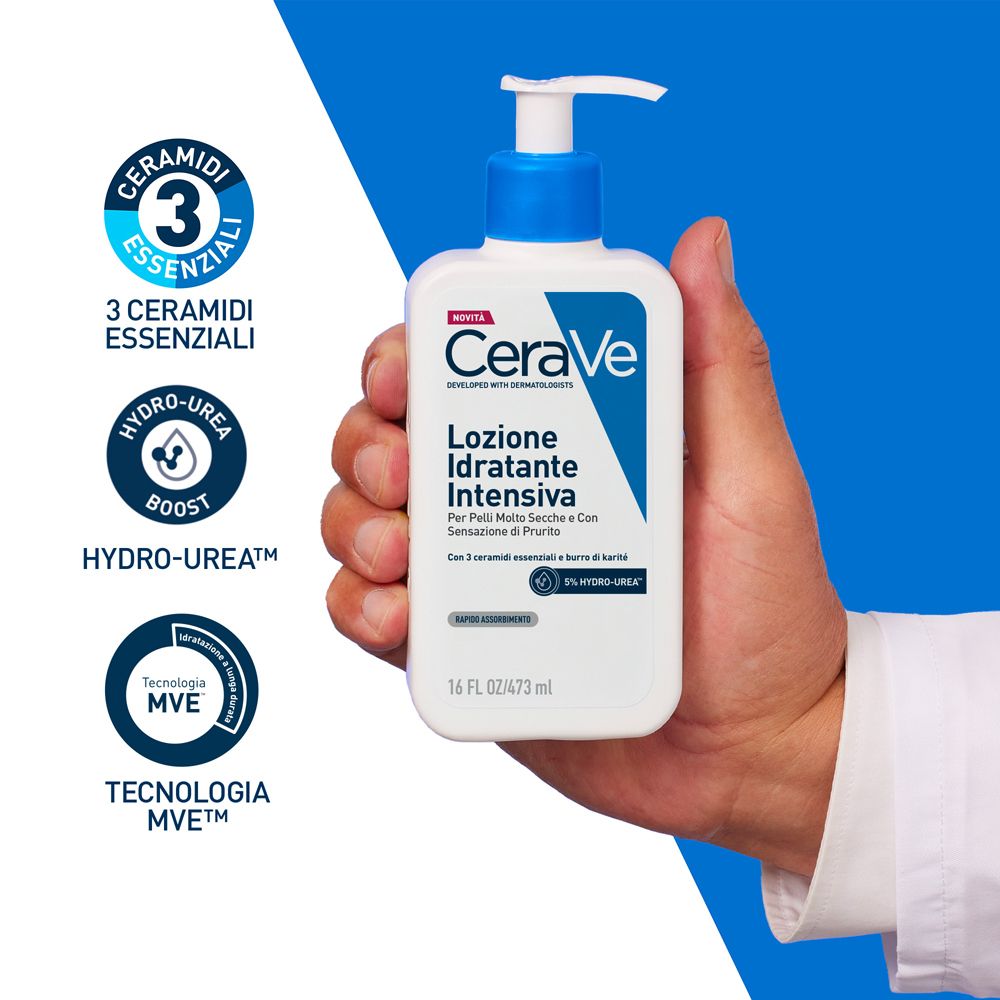 Produktflasche in Hand. Text: CeraVe, Lozione Idratante Intensiva. Für trockene, juckende Haut. 3 essentielle Ceramide.