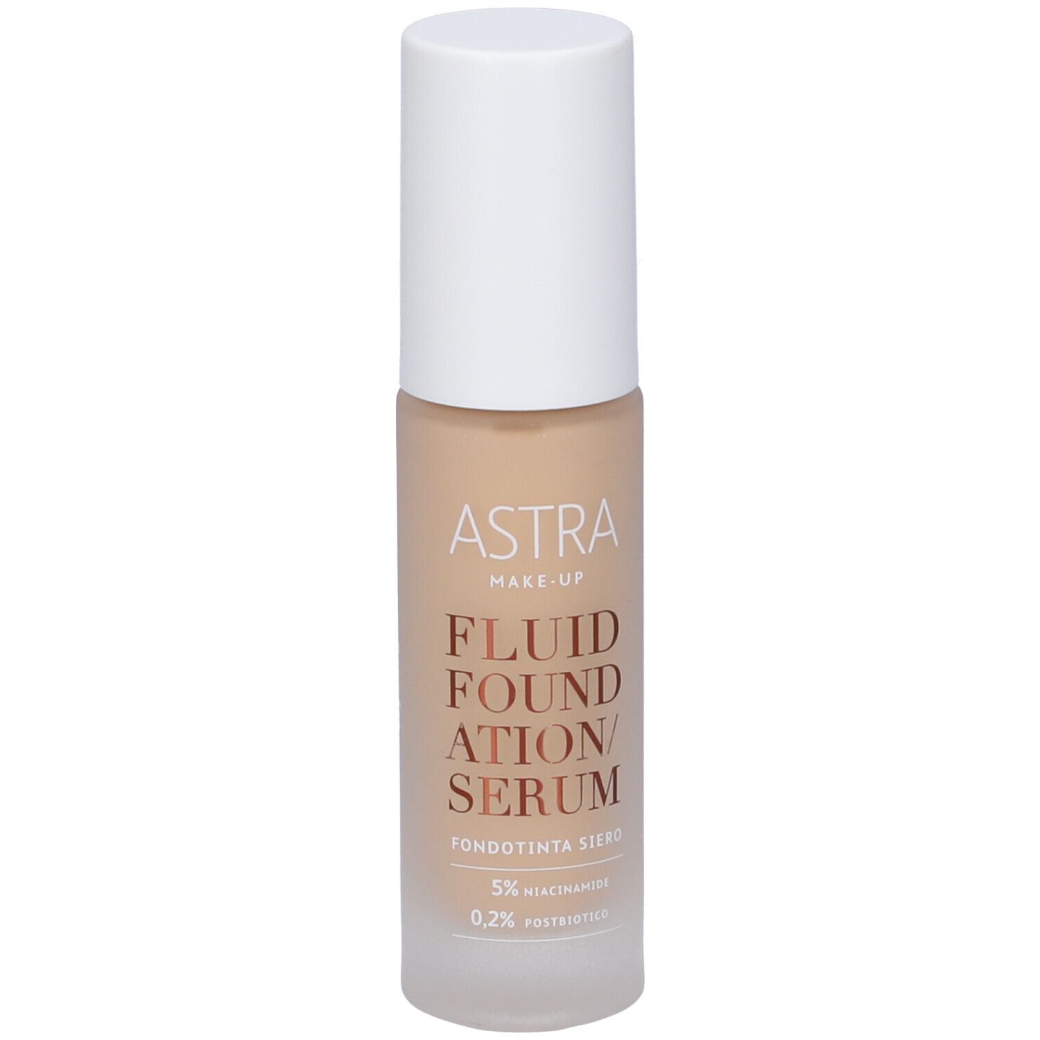 Flacone siero fondotinta beige con tappo bianco. Scritta: ASTRA MAKE UP, FLUID FOUNDATION/SERUM, 5% Niacinamide, 0,2% Postbiotico.