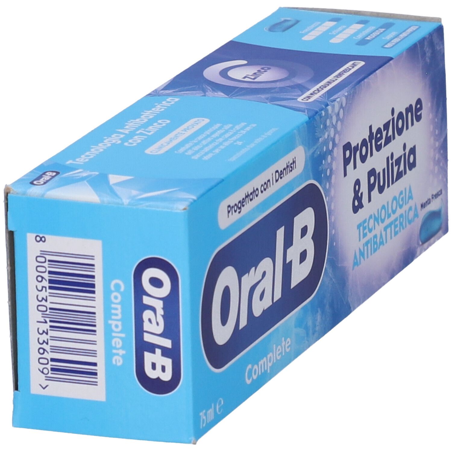 Oral-B Complete Zahnpasta-Verpackung mit antibakterieller Technologie.