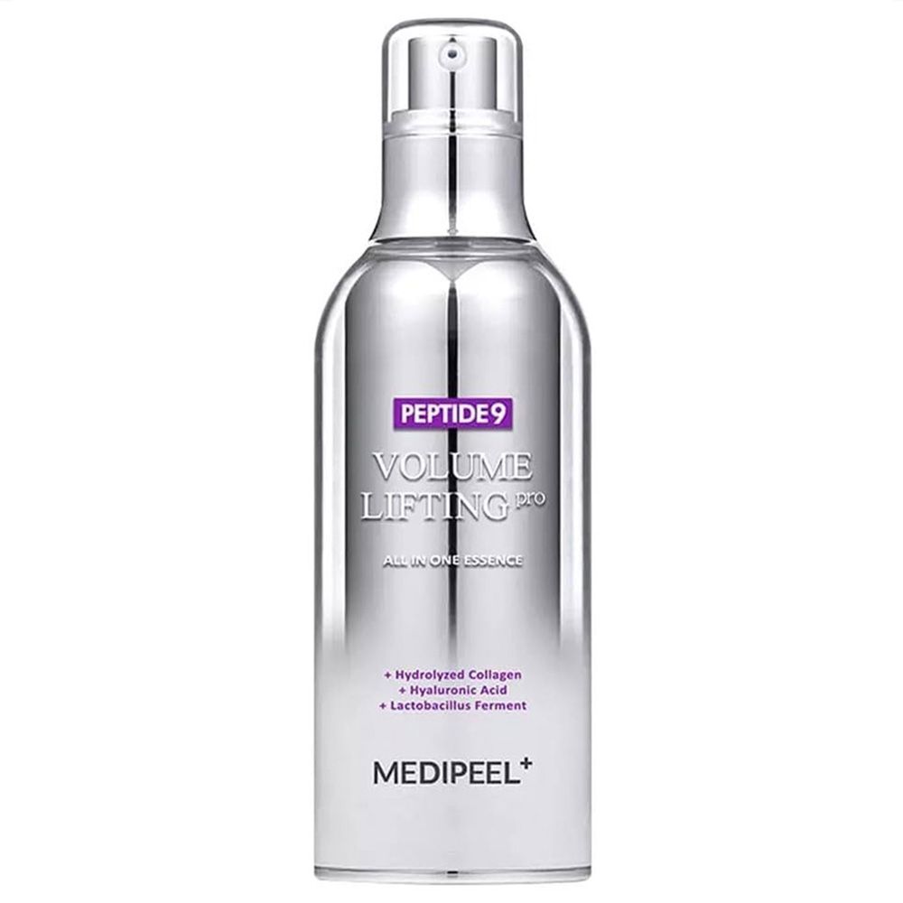 Silberne Flasche mit Pumpspender. Etikett zeigt „Peptide9 Volume Lifting All In One Essence Pro“ und Inhaltsstoffe.