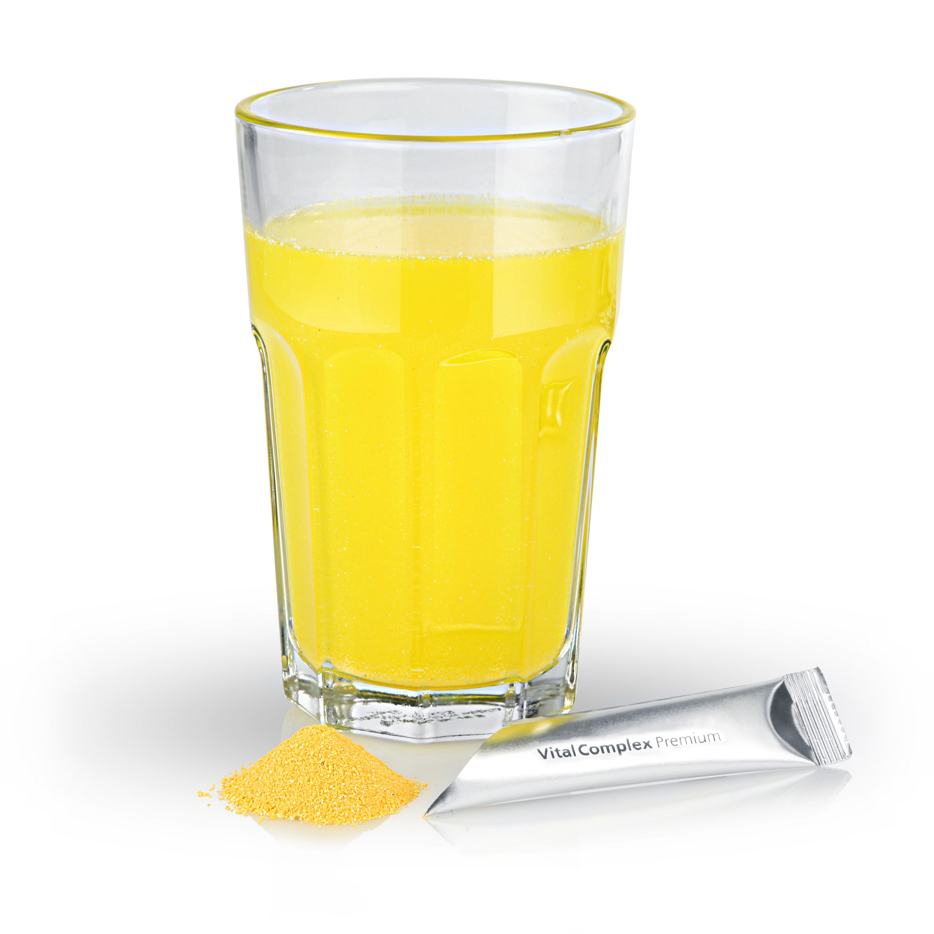 Glas mit gelber Flüssigkeit, daneben ein geöffneter Stick und ein Haufen Pulver. Aufschrift: Vital Complex Premium.